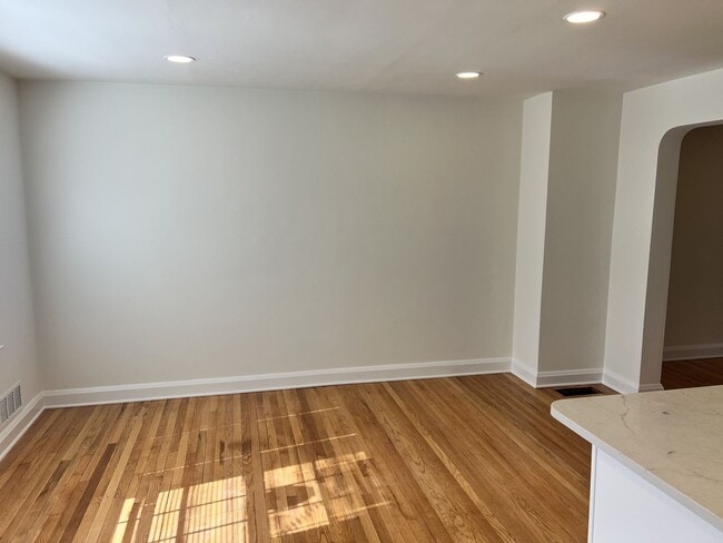 Building Photo - Stunning Updated 3BR/2BA Row Home in the Heart of Towson