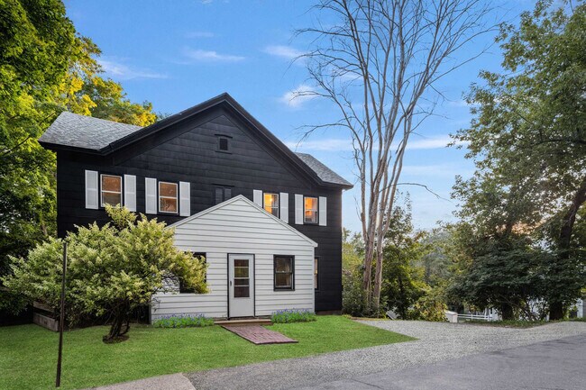 Building Photo - 52 Church St