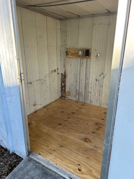 Building Photo - 38825 C Ave