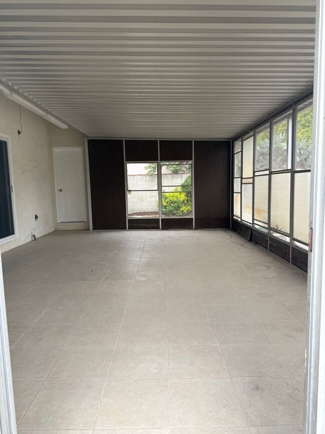 Building Photo - This Beautiful Home is Available NOW for Lease! 3BR/2BA Located in North Hollywood