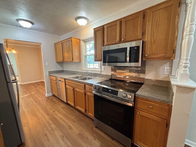 Building Photo - Windsor Oaks West