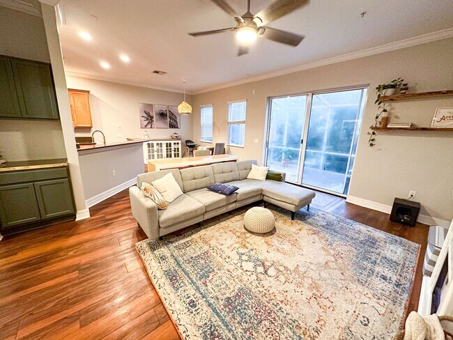 Building Photo - 3 Bed/ 2.5 Bath Pet Friendly Home!