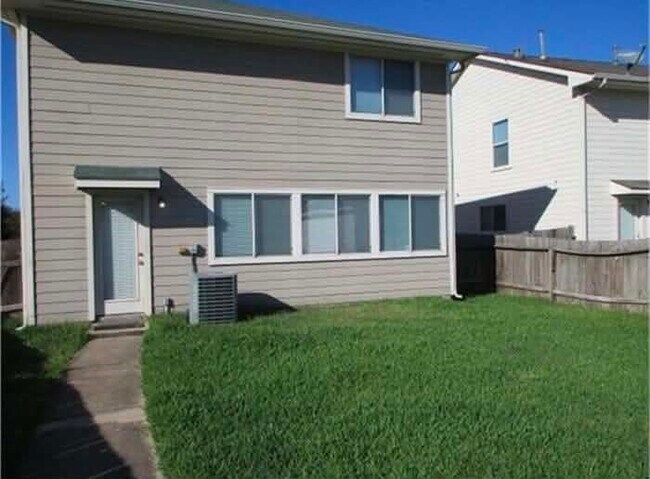 Building Photo - 1035 Grassy View Dr