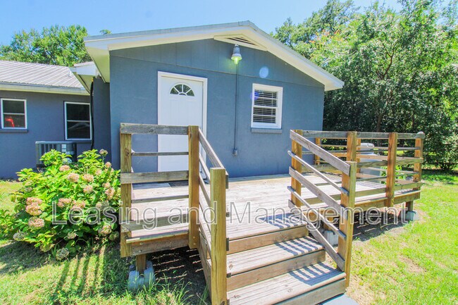 Building Photo - 3494 River Rd