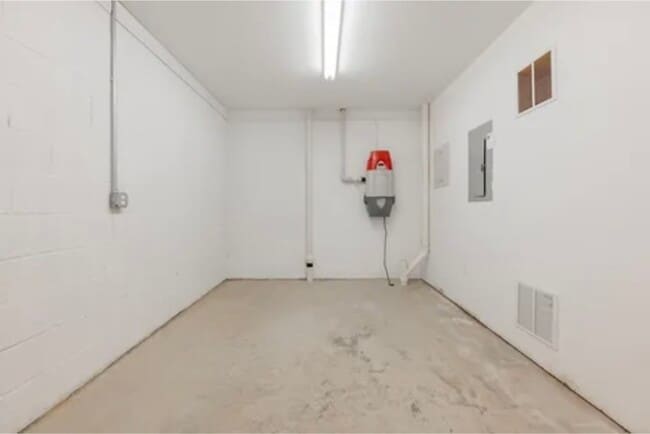 Building Photo - 590 Tall Oak Blvd NW