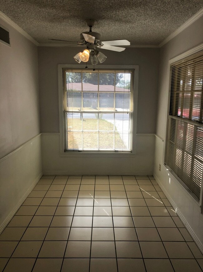 Building Photo - CLOSE TO ACU!  3 BED, 1 BATH!