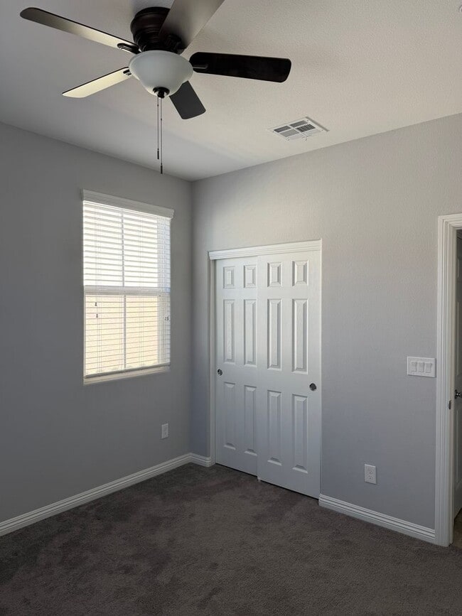 Building Photo - Must See 3 bedroom Townhome