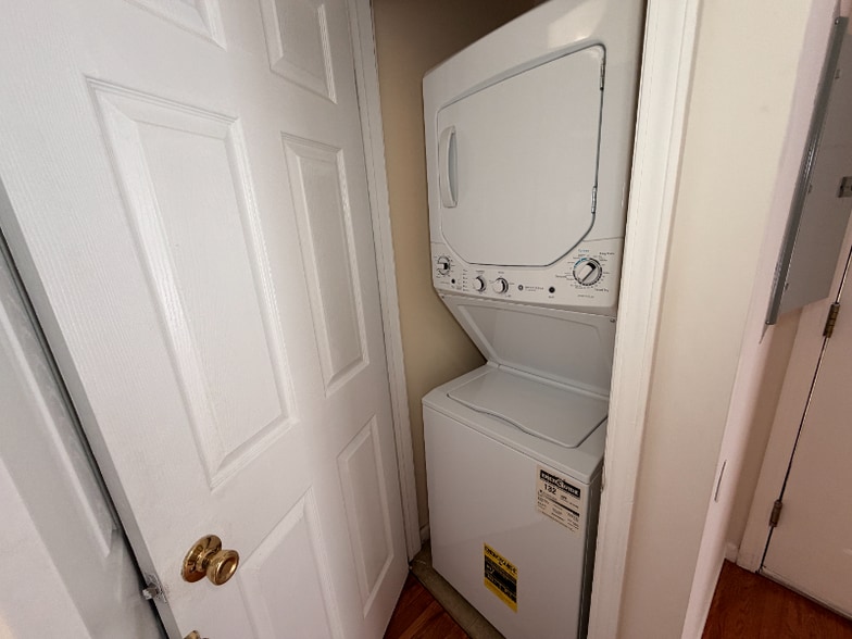 Building Photo - 219 Mary Lou Ave