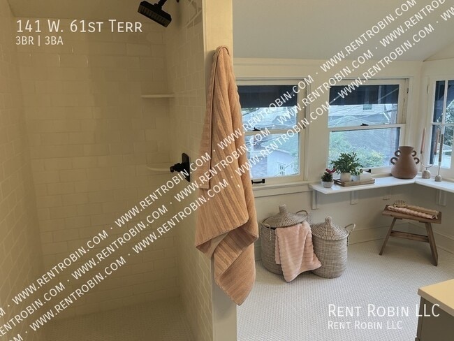 Building Photo - 141 W 61st Terrace