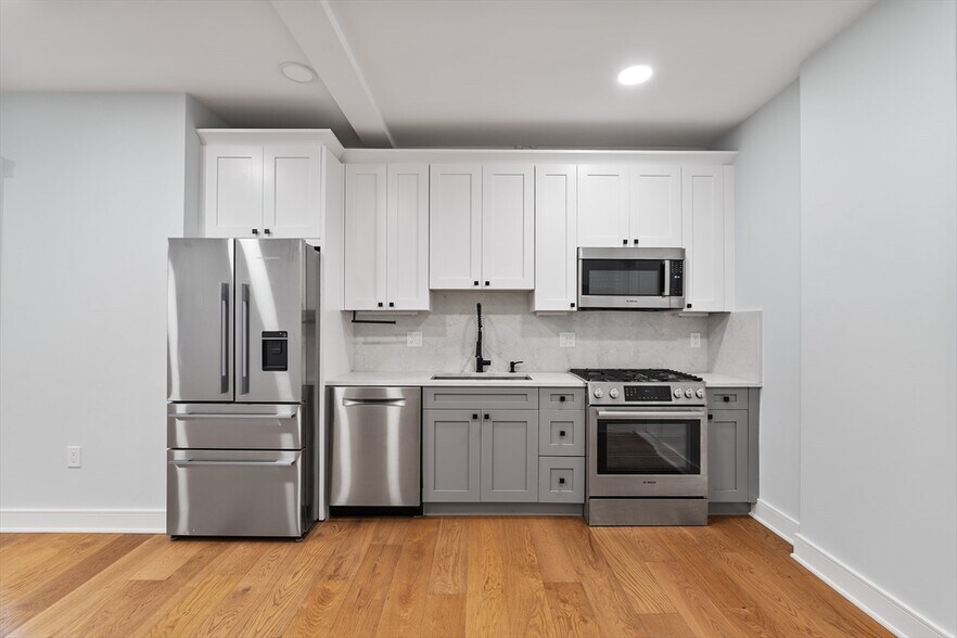 Primary Photo - 290 Prospect St