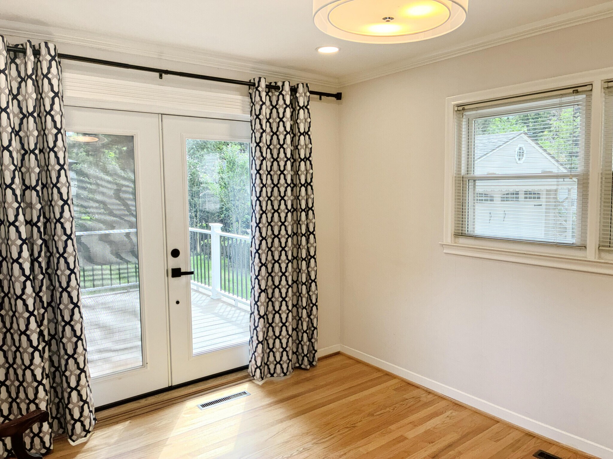 Building Photo - 906 Putney St