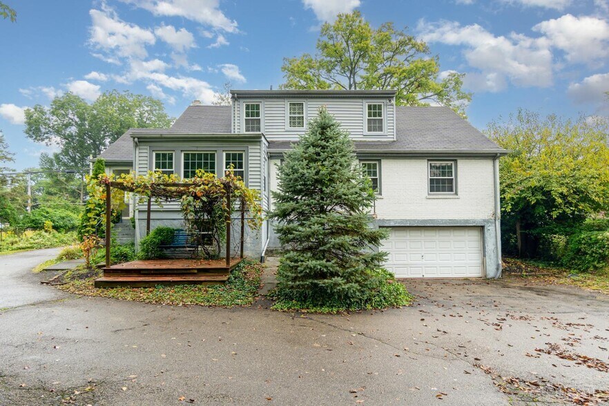 Building Photo - 7620 Montgomery Rd