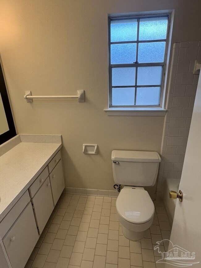 Building Photo - 4050 Claiborne Cir
