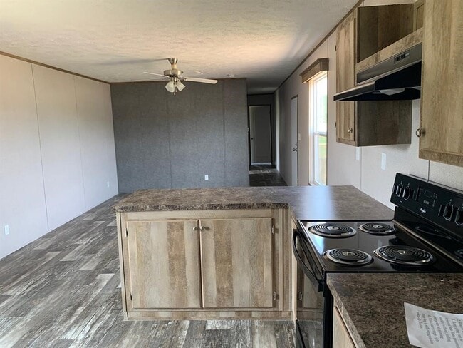 Building Photo - 16496 Dunhill Ln