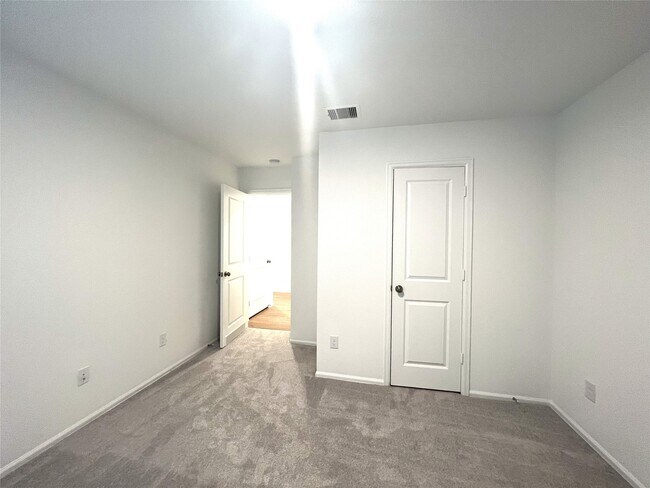 Building Photo - 1499 Twilight Grn Dr