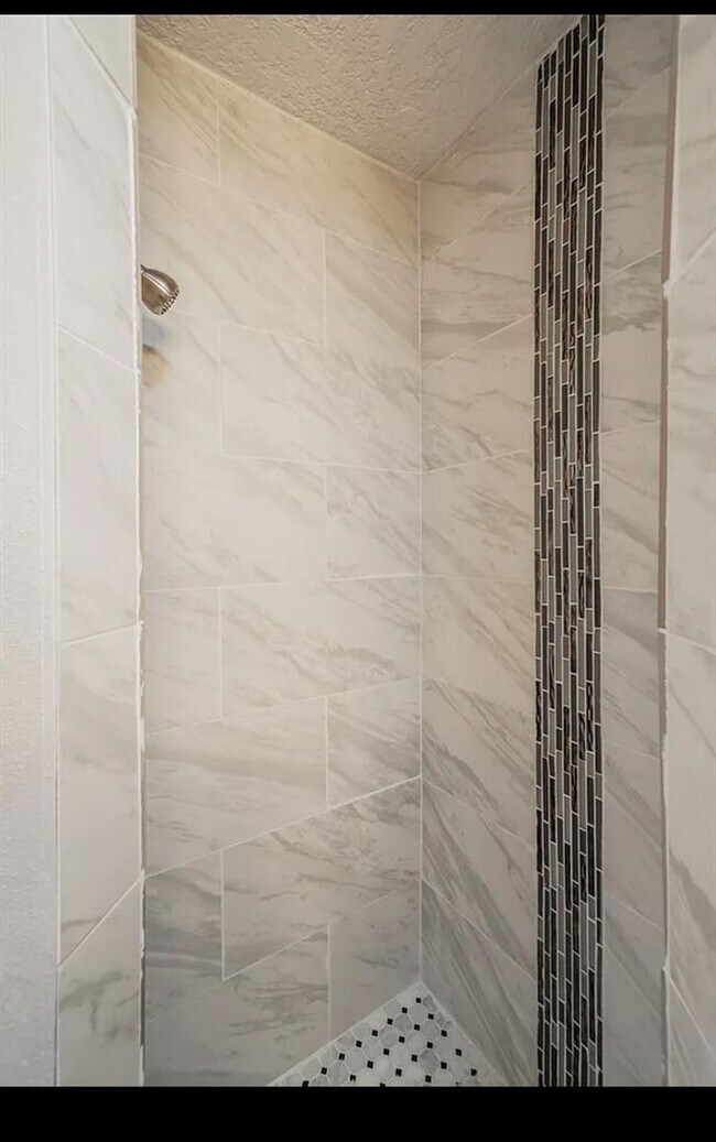 Building Photo - Beautiful newly remodeled home located in ...