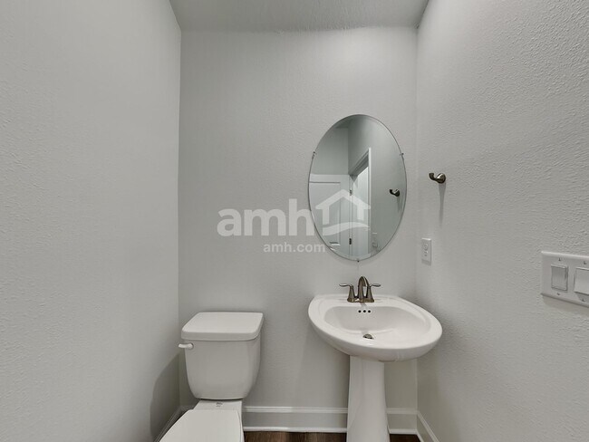 Building Photo - 5986 Pinewood Ests Dr