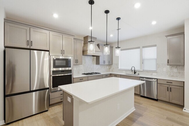 Building Photo - Like-New LoSo Townhome | 3BR + Loft | 2-Car Garage | Move-In Ready