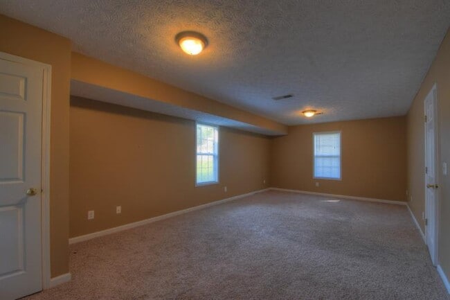 Building Photo - 1001 Pine Valley Rd
