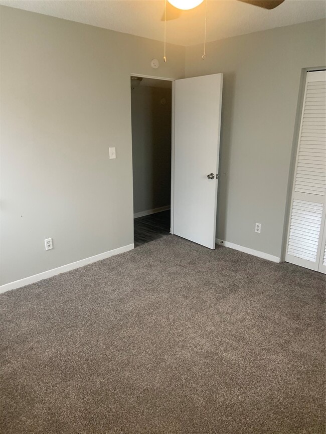 Building Photo - 308 Circle Dr