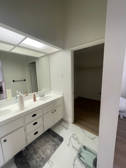 Building Photo - 10361 Garden Grove Blvd
