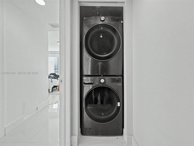 Building Photo - 2950 NE 188th St