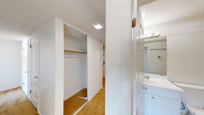 Building Photo - 827 Las Gallinas Ave