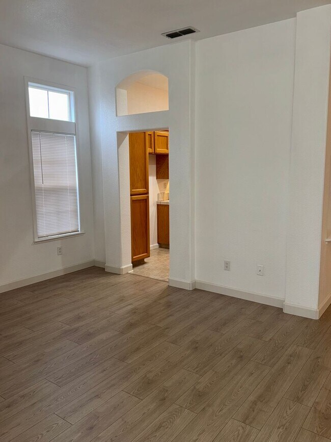 Building Photo - Ready For YOU!