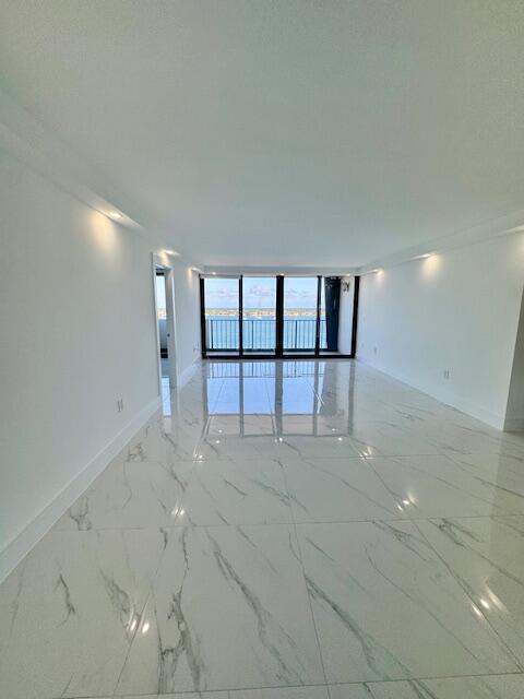 Building Photo - 5600 N Flagler Dr