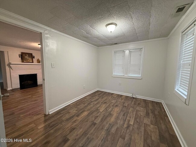 Building Photo - 235 N Pecan St