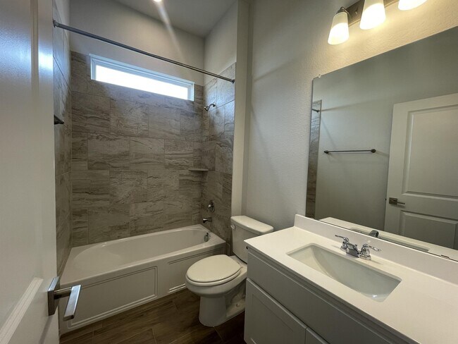 Building Photo - 100 Buckle Cove