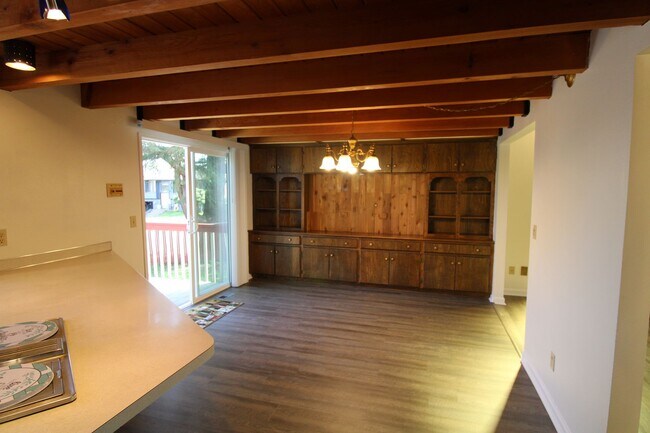 Building Photo - SPACIOUS 3+ BEDROOM SALMON CREEK/MOUNT VISTA MULTI-LEVEL HOME WITH LARGE FENCED YARD!
