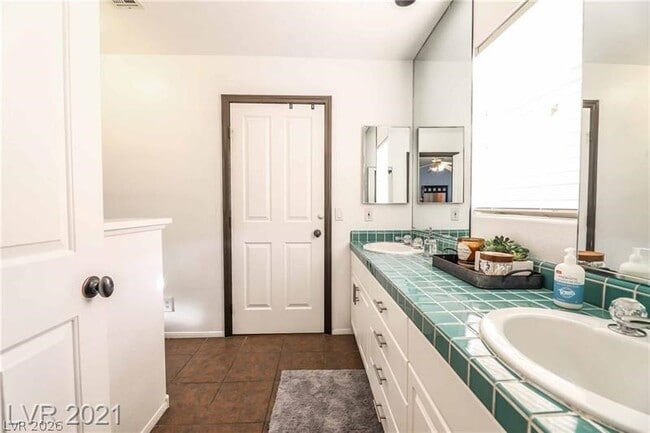 Building Photo - 2237 Fiero Dr