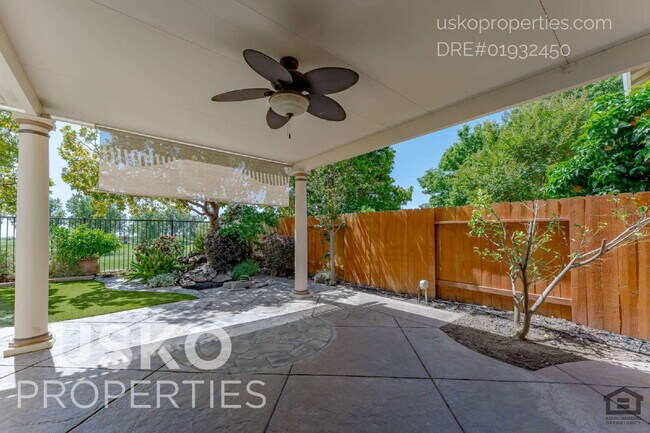 Building Photo - "Spacious 4-Bedroom Retreat with 2.5 Baths...