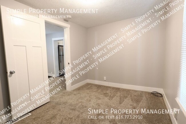 Building Photo - 920 Fourth St. NW --1