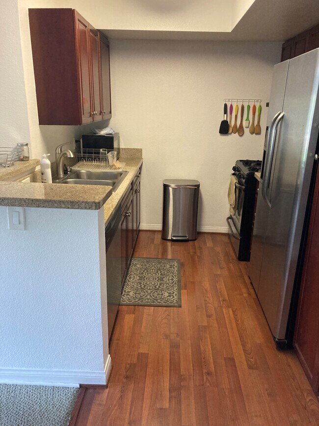 shared kitchen - 5535 Canoga Ave