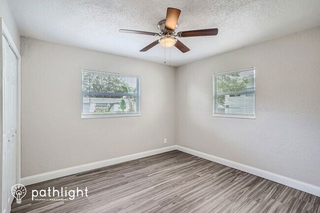 Building Photo - 4080 Bluefish Dr SE