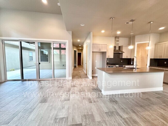 Building Photo - Rarely available in the most preferred River District! Available July 2026