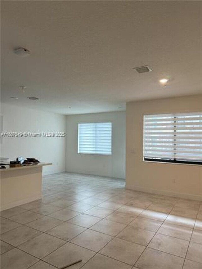 Building Photo - 4670 NW 84th Ave