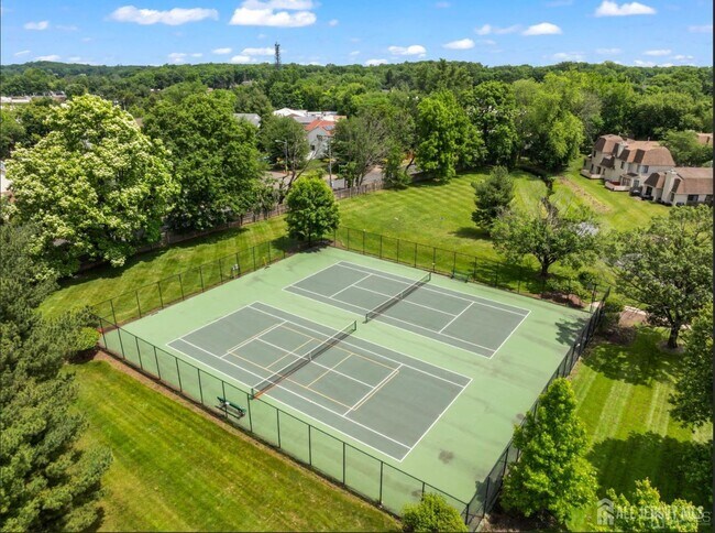 Building Photo - 1 Carriage Pl