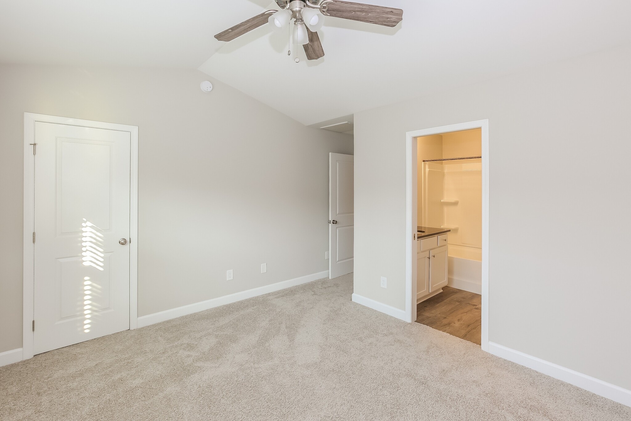 Building Photo - 132 Rowan St