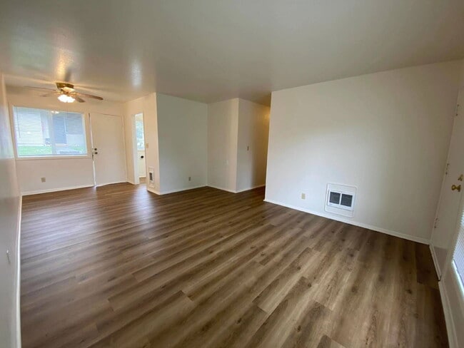 Building Photo - 755 NE Alameda Ave