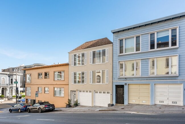 Building Photo - Stunning, Pet Friendly Edwardian 2BR Remod...