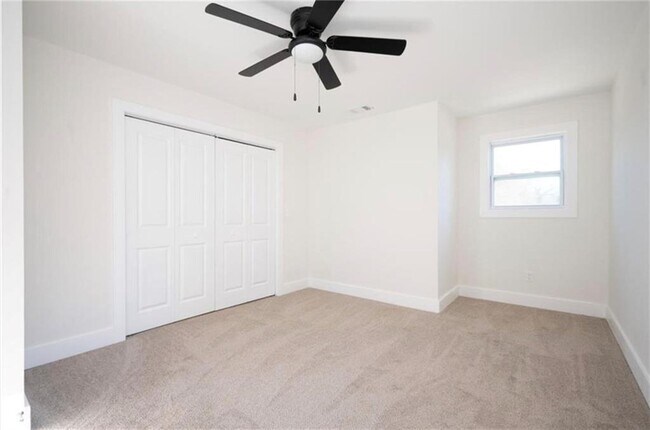 Building Photo - 1427 Graymont Dr SW