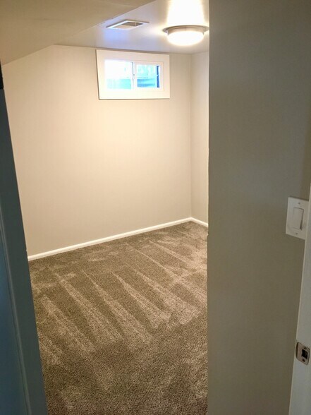 Building Photo - 615 S 200 E