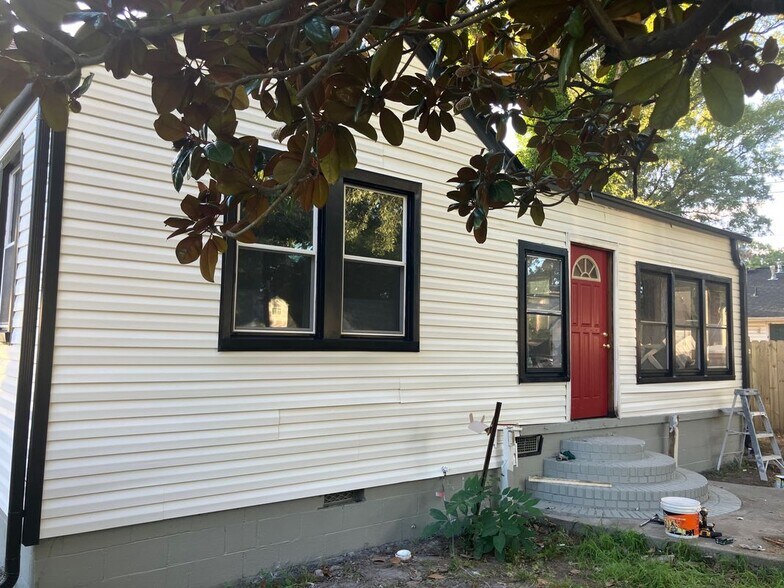 Primary Photo - 6345 Edward St
