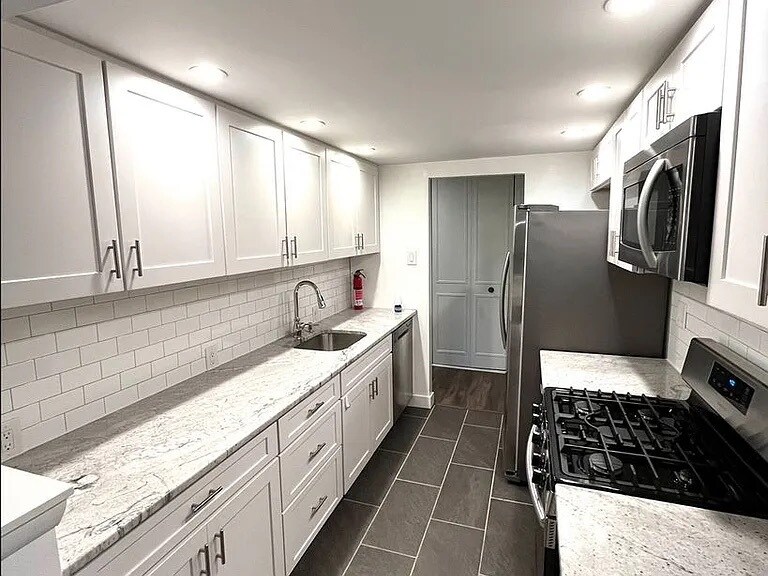 Building Photo - 429 Drummers Ln