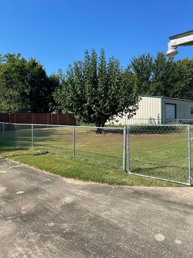 Building Photo - 2055 Campbell St