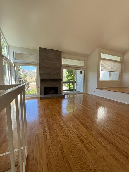 Building Photo - 1700 Palisades Dr