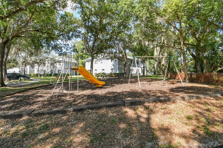 Building Photo - 4141 Dolphin Dr